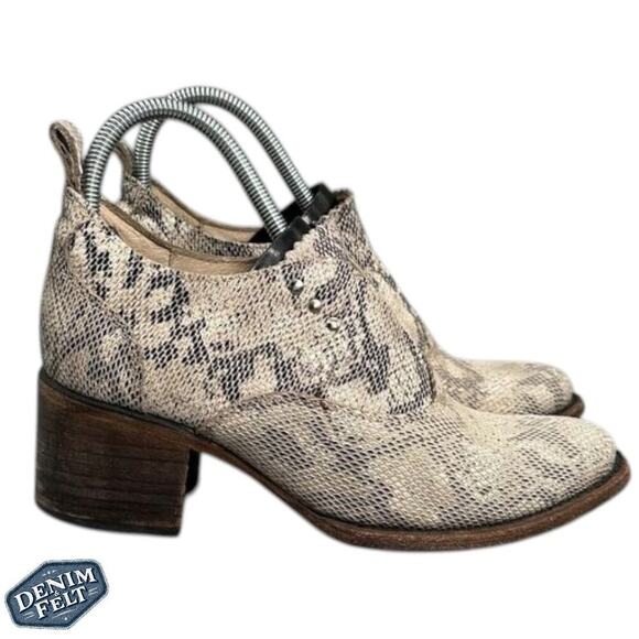 FREE BIRD Women’s SADIE BOOTIES/Boots IN WHITE PYTHON | PRELOVED!! - Picture 5 of 13